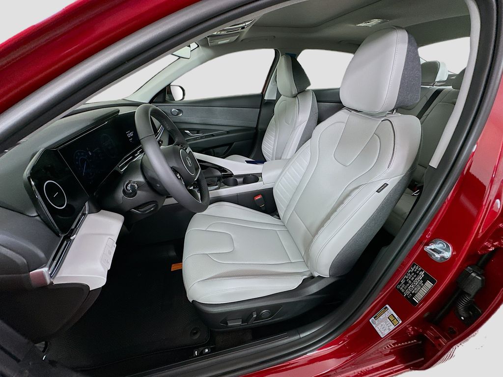 Thumbnail: 2025 Hyundai Elantra - 16
