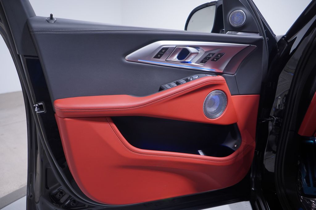 Thumbnail: 2026 BMW XM - 17