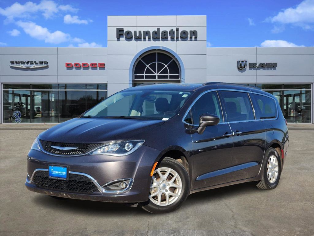 2020 Chrysler Pacifica Touring 1