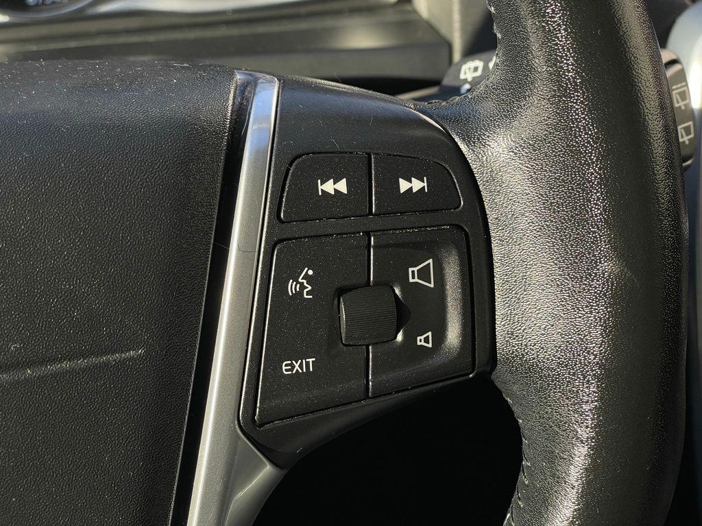 Thumbnail: 2016 Volvo V60 - 14