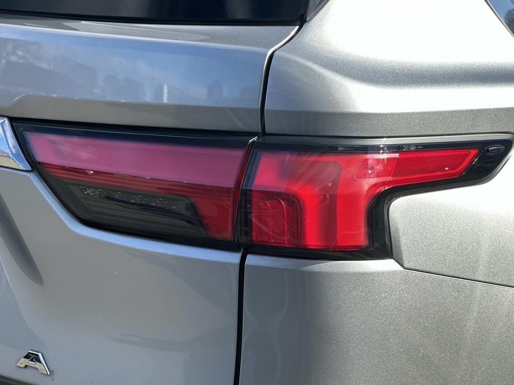 Thumbnail: 2023 Toyota Sequoia - 10