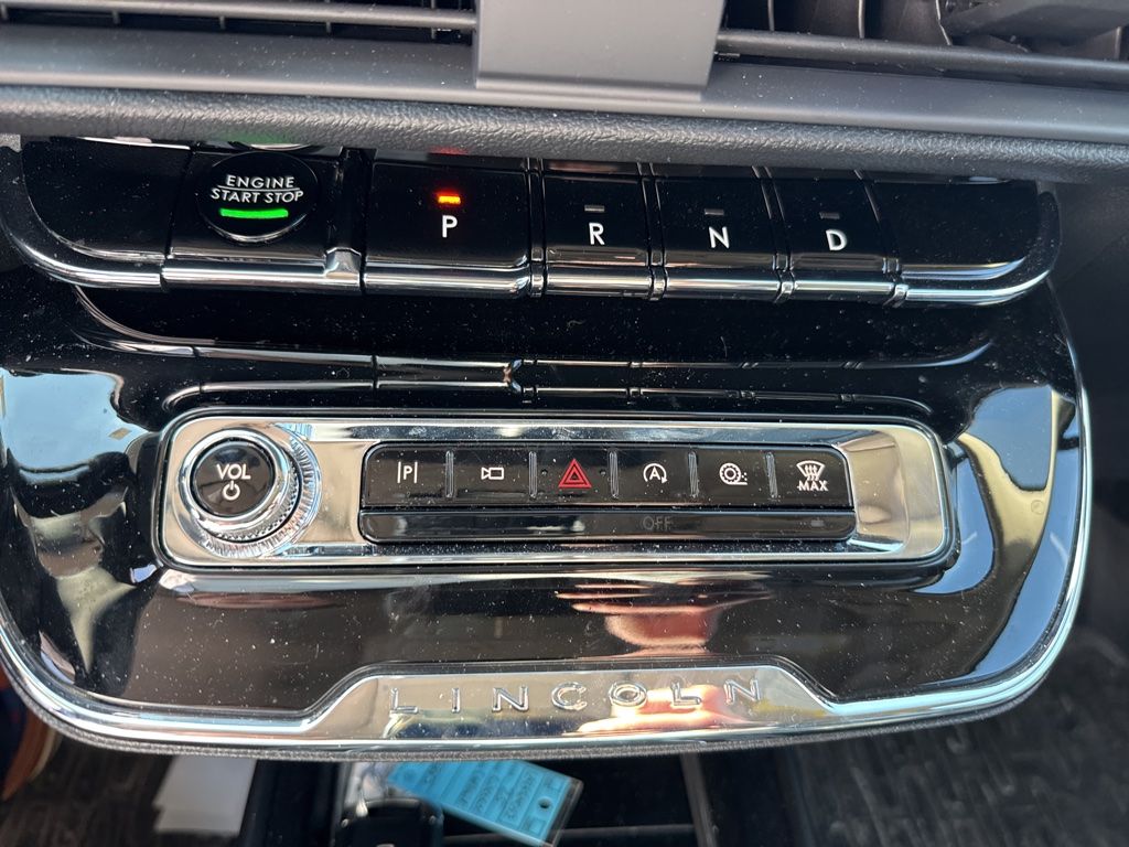 Used 2025 Red Lincoln Premiere image 7