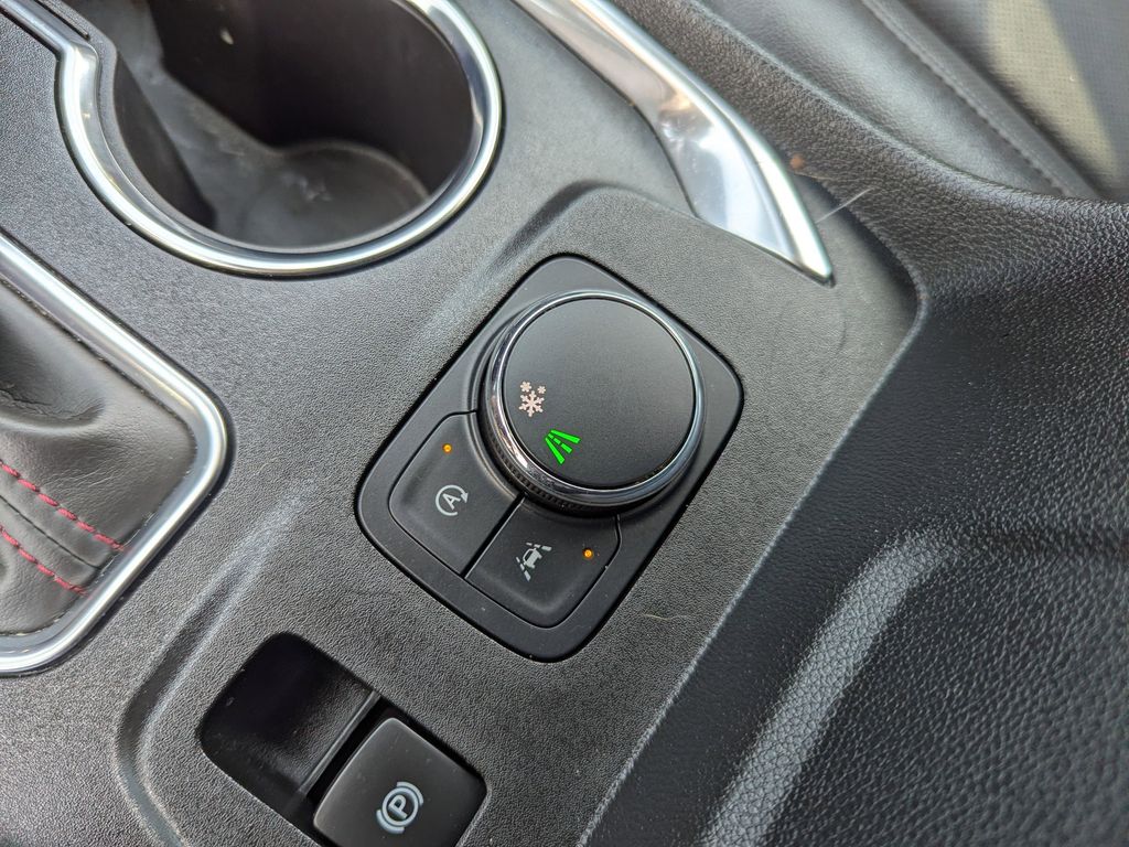 used 2022 Chevrolet Traverse car, priced at $29,593