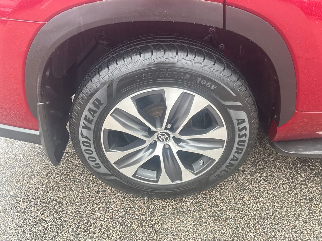 2022 Toyota Highlander XLE photo 40