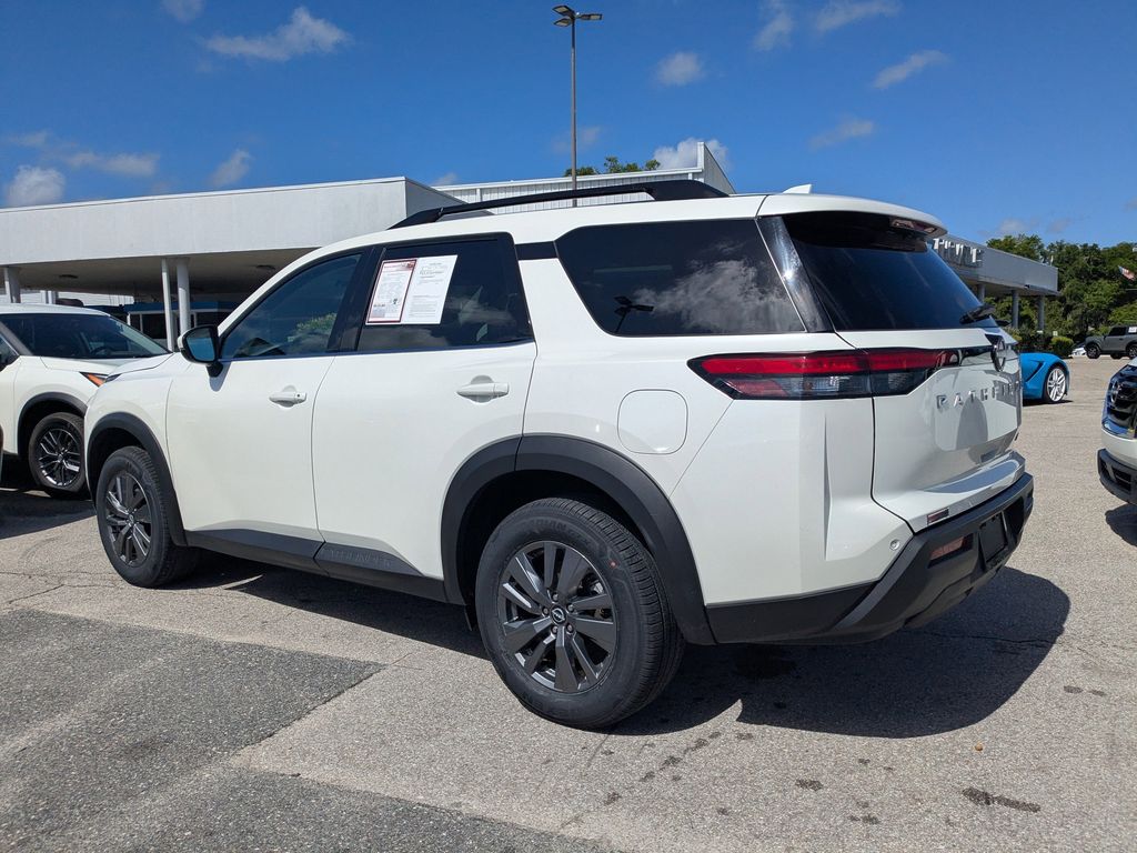 View vehicle photo 5