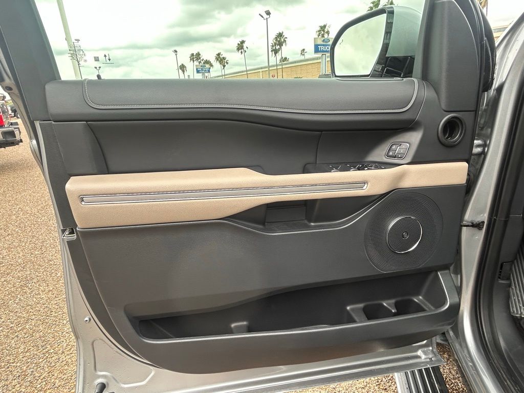 Used 2023 Silver Ford Limited image 10