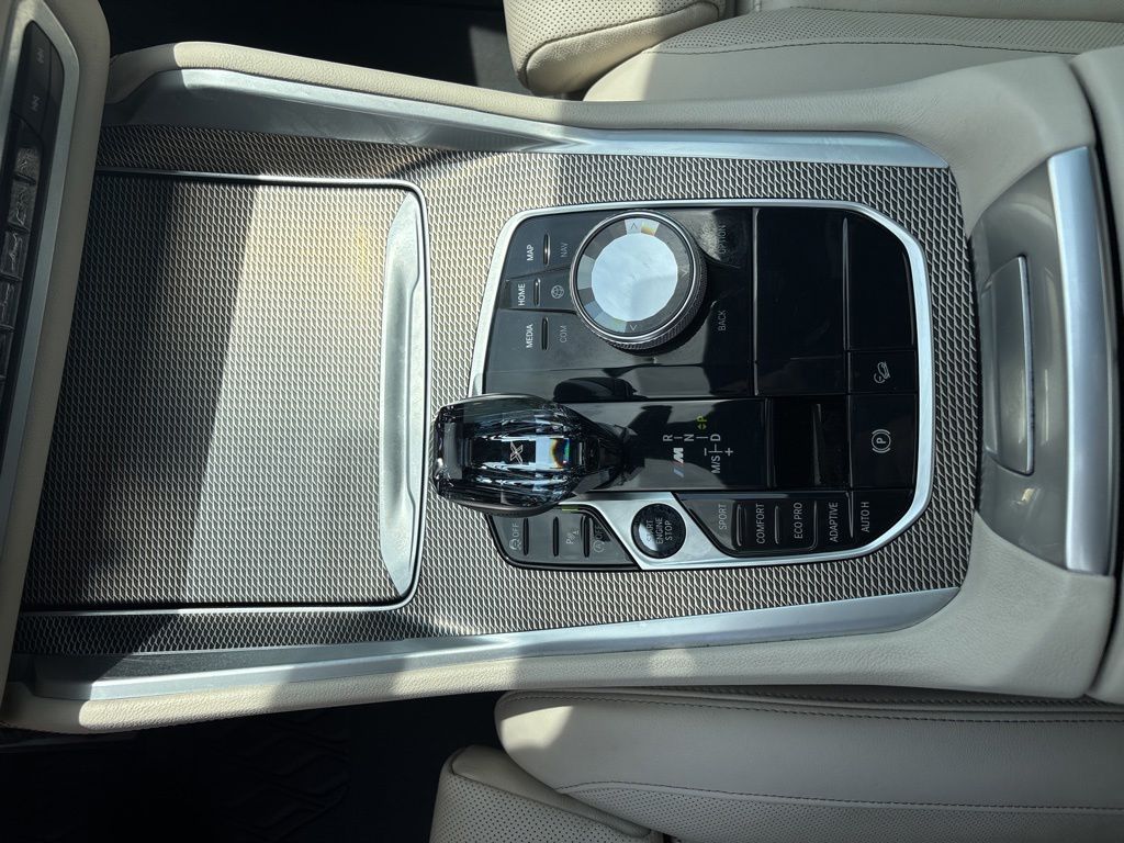 Thumbnail: 2021 BMW X6 - 16