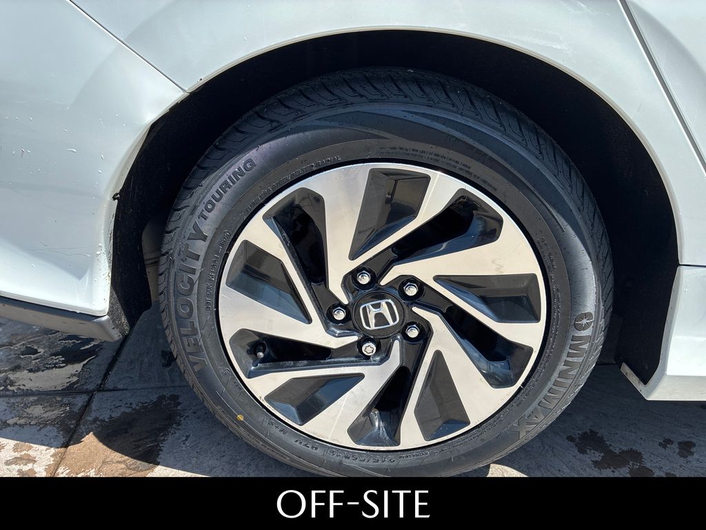 Used 2017 White Honda LX image 11