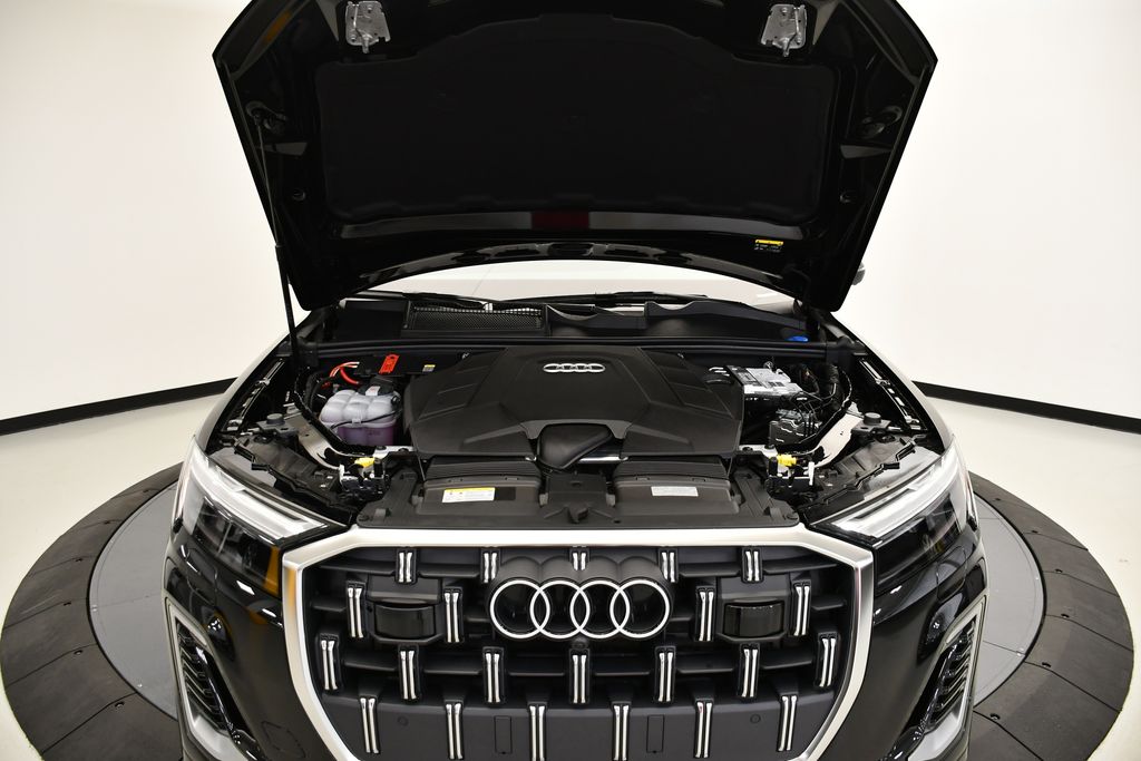 Thumbnail: 2025 Audi Q7 - 12