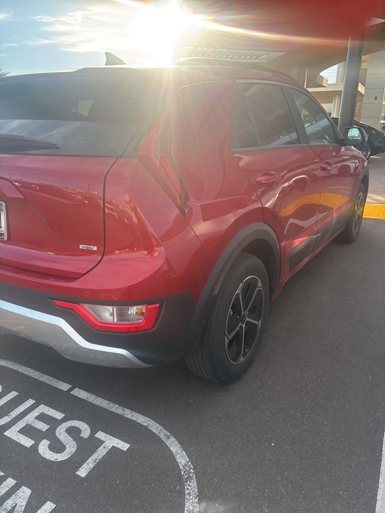 Thumbnail: 2023 Kia Niro - 5