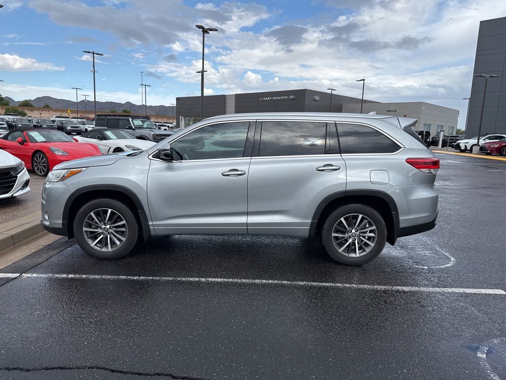 Thumbnail: 2017 Toyota Highlander - 7