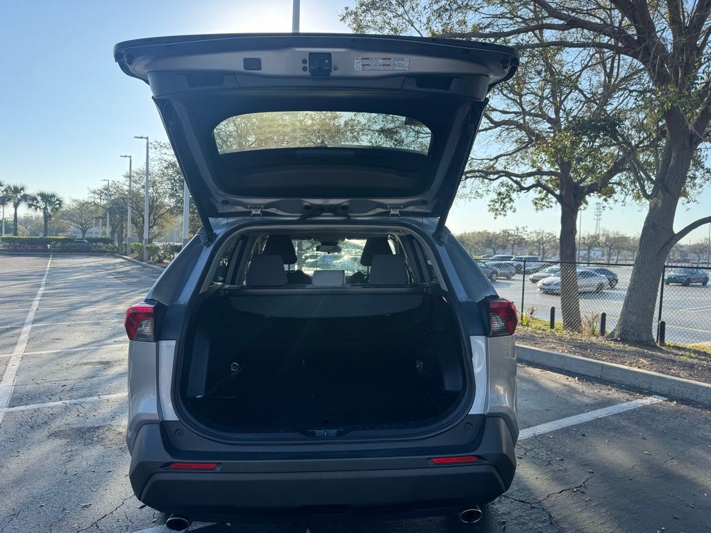 2019 Toyota RAV4 XLE 9