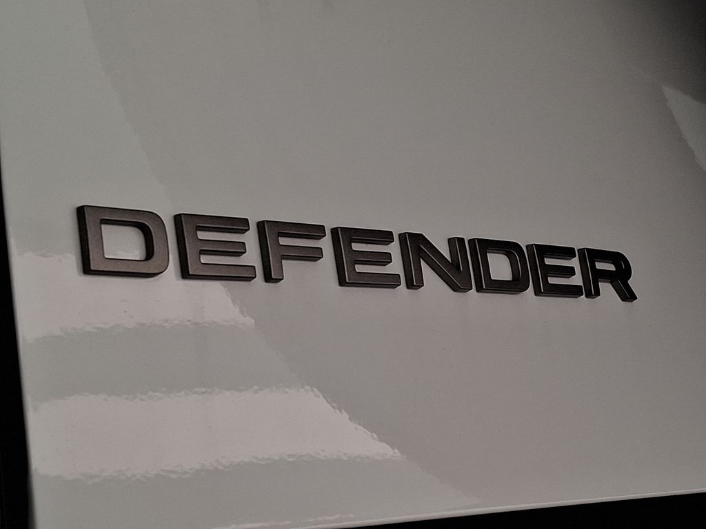 2025 Land Rover Defender 110 19