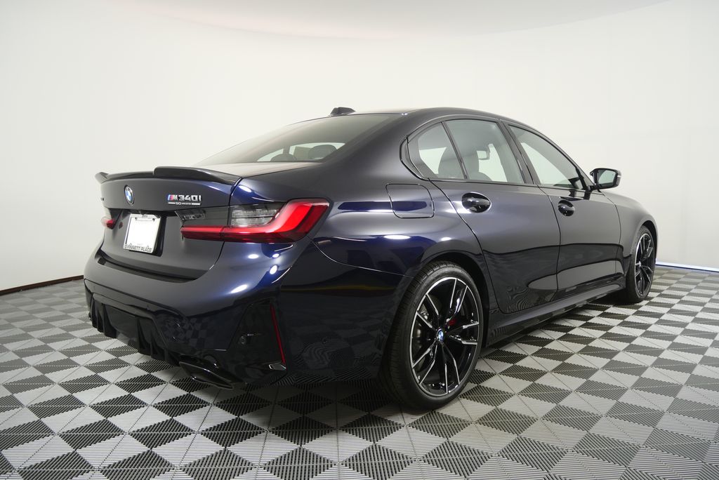 Thumbnail: 2026 BMW 3 Series - 3