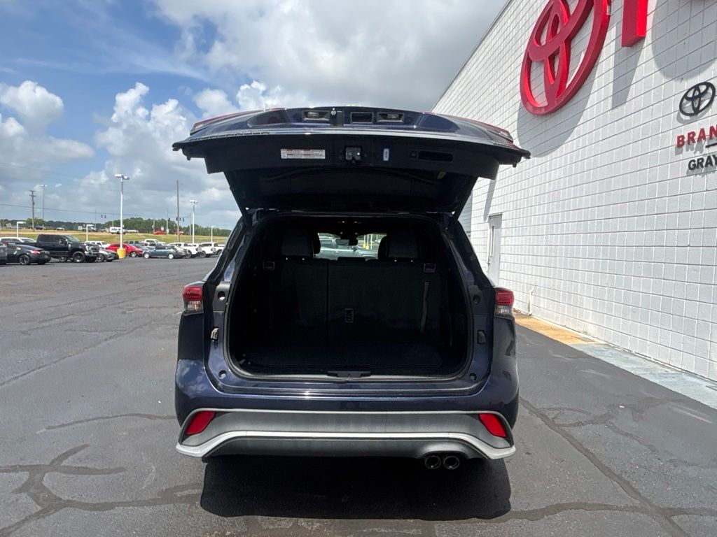 Used 2021 Toyota Highlander SUV