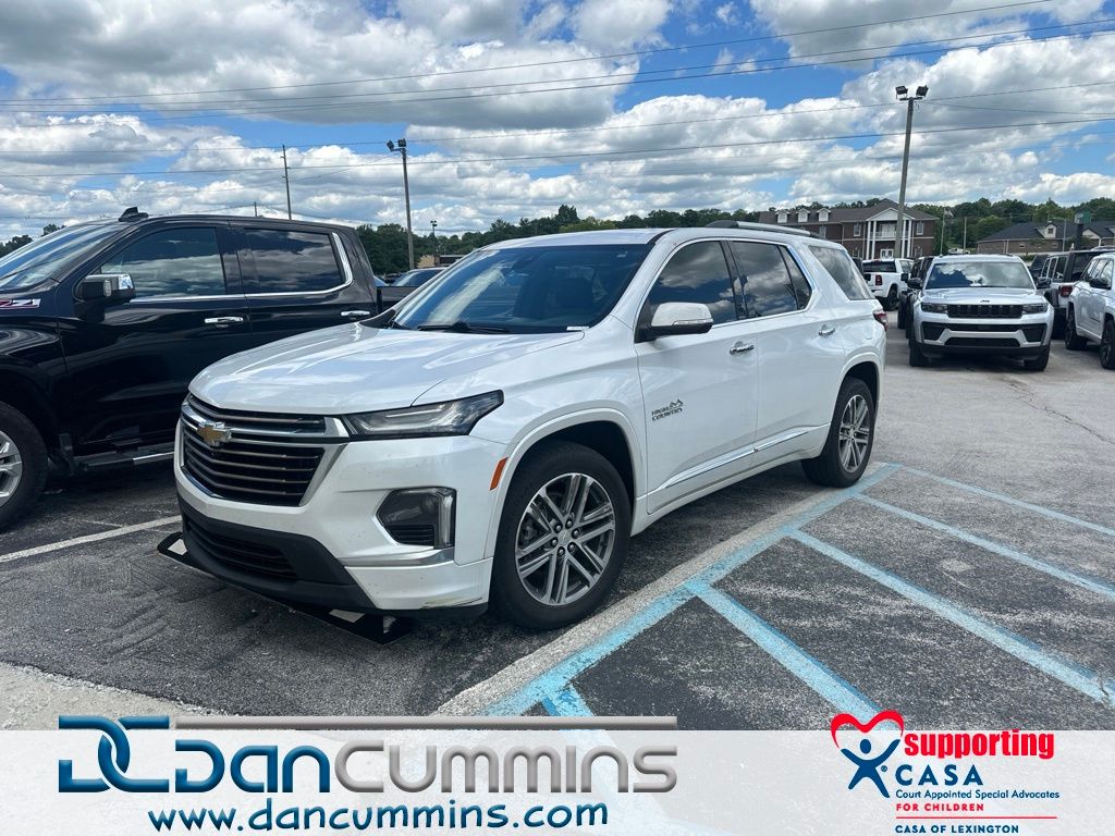 White (Iridescent Pearl Tricoat) 2022 Chevrolet Traverse SUV / Crossover Four-Wheel Drive 9-Speed Automatic