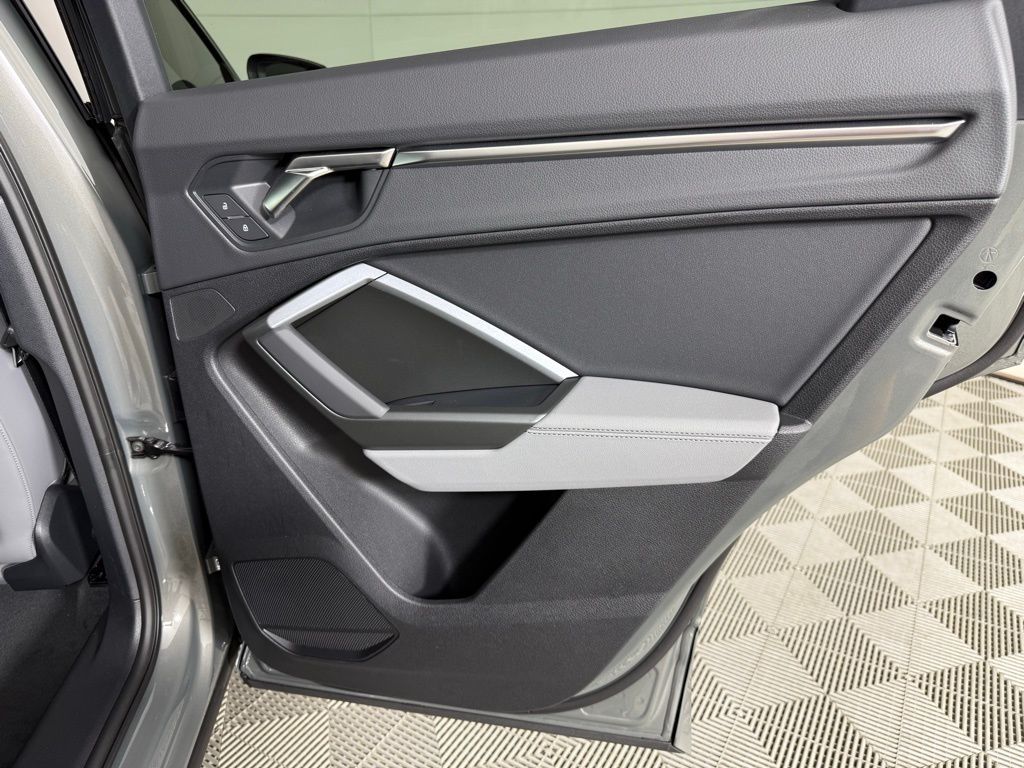 Thumbnail: 2025 Audi Q3 - 25