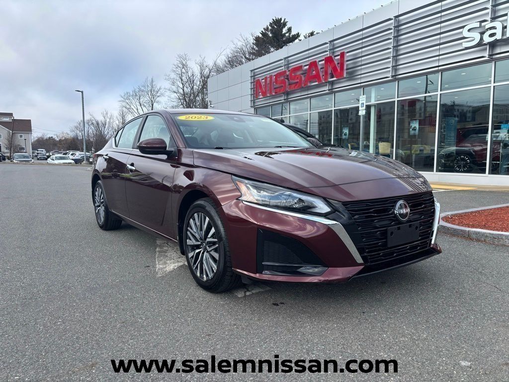 Garnet Pearl Metallic 2023 Nissan Altima 2.5 SV AWD Sedan All-Wheel Drive Continuously Variable Transmission