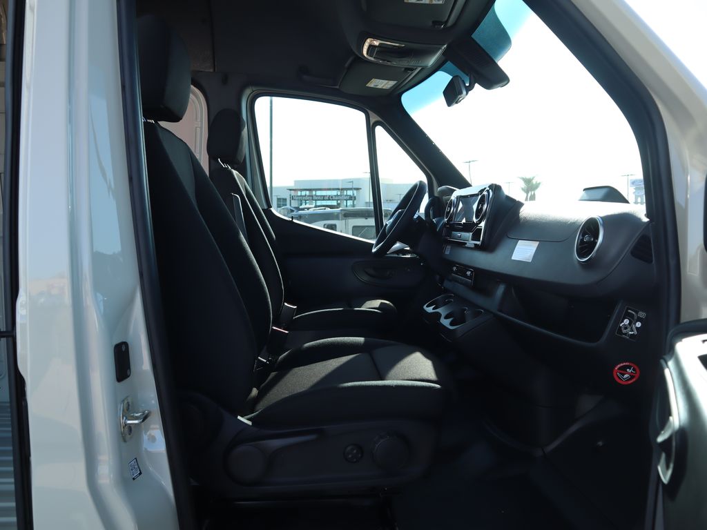 Thumbnail: 2025 Mercedes-Benz Sprinter - 21