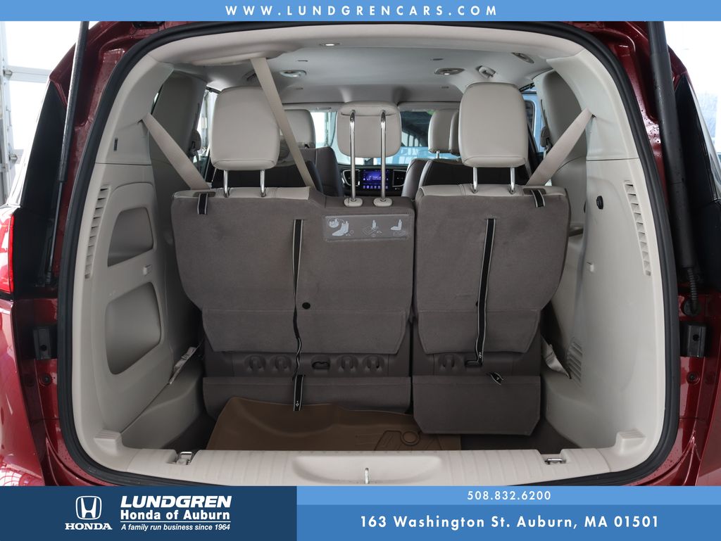 2017 Chrysler Pacifica Touring L 12