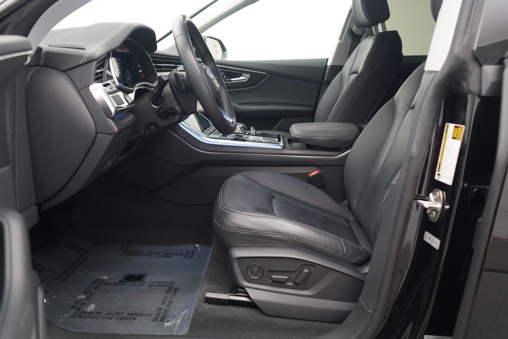 Thumbnail: 2023 Audi Q8 - 6