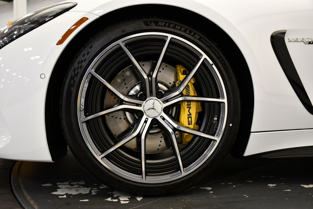 Thumbnail: 2026 Mercedes-Benz AMG GT - 14