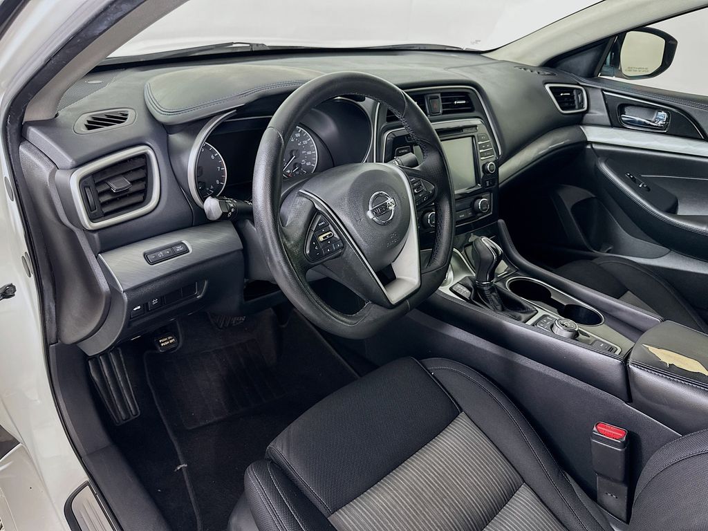 Thumbnail: 2017 Nissan Maxima - 9