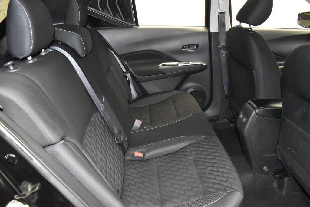 2021 Nissan Kicks SV 26