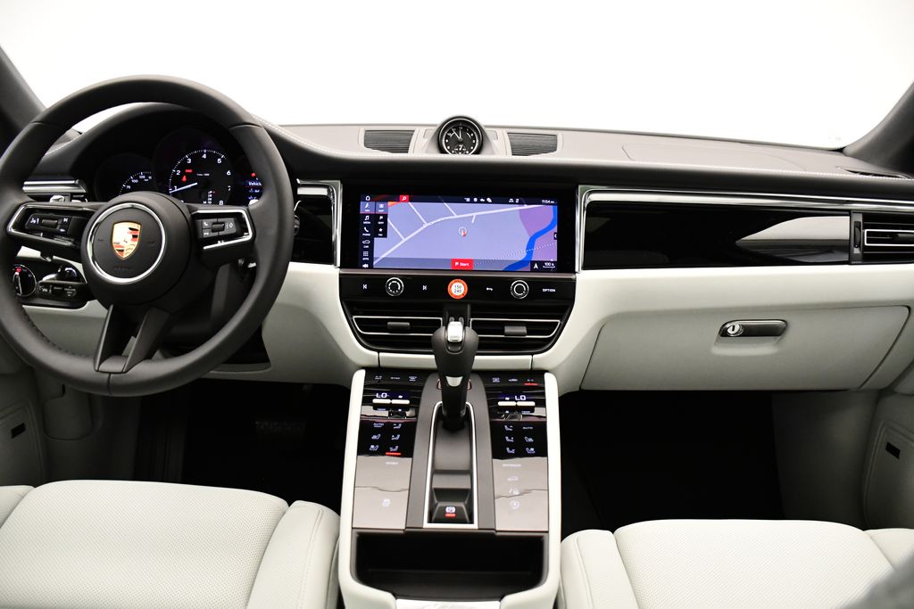 Thumbnail: 2025 Porsche Macan - 22