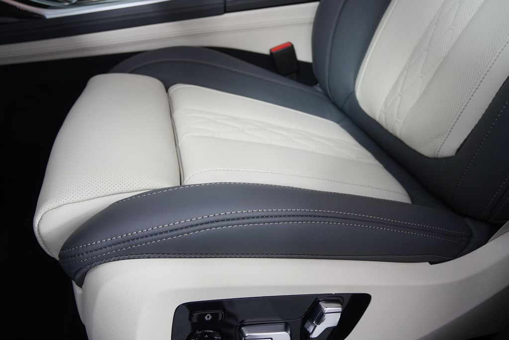 Thumbnail: 2026 BMW X7 - 11