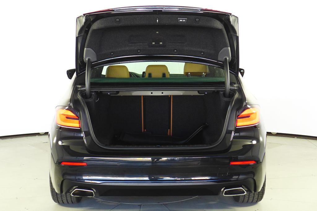 Thumbnail: 2023 BMW 5 Series - 10