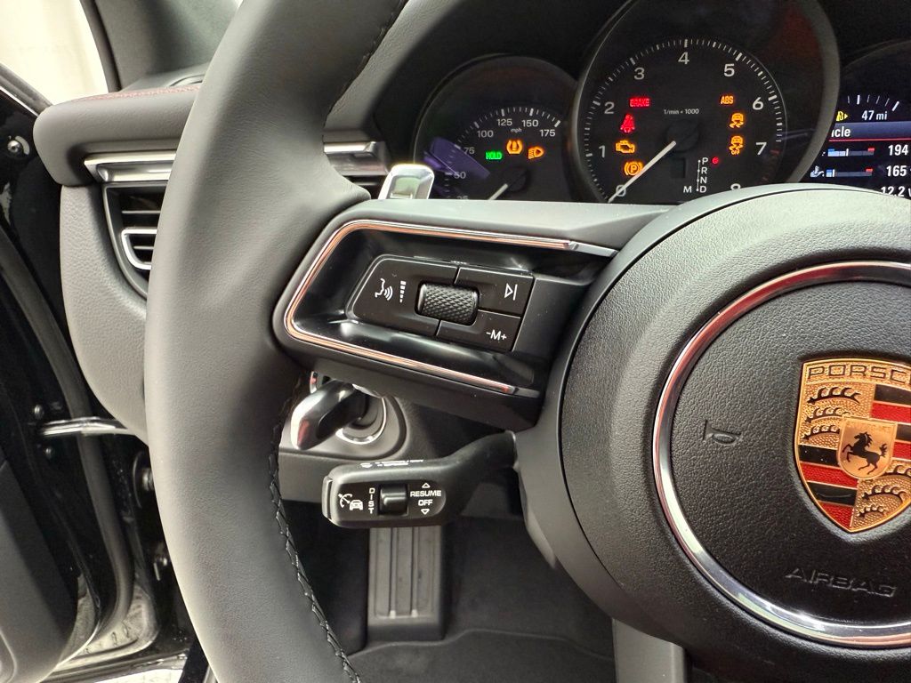 Thumbnail: 2025 Porsche Macan - 29