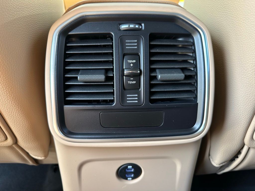 2025 Porsche Macan  29