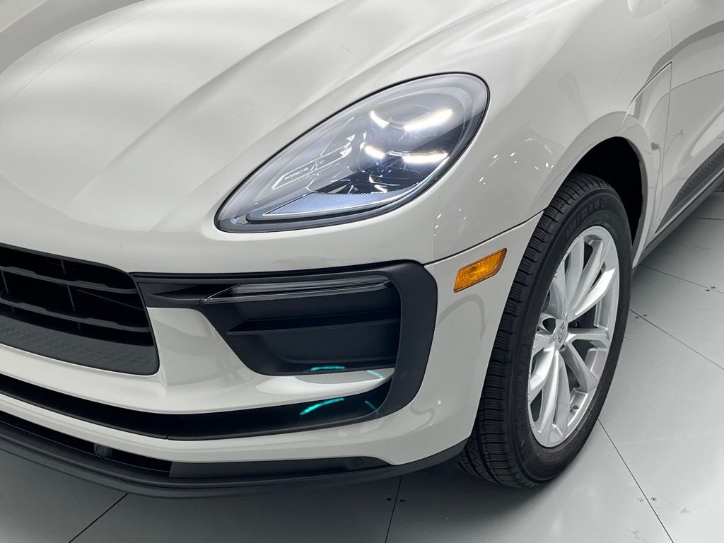 Thumbnail: 2026 Porsche Macan - 30