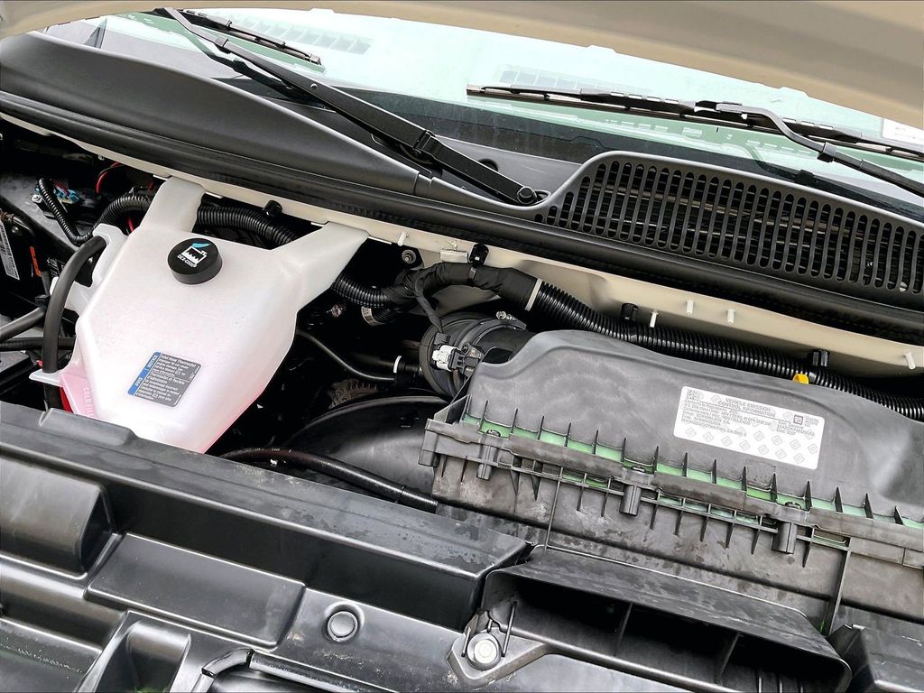 2025 Chevrolet Express 3500 — photo 33