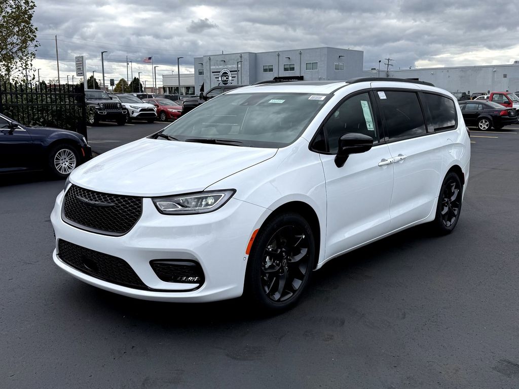 View vehicle photo 3