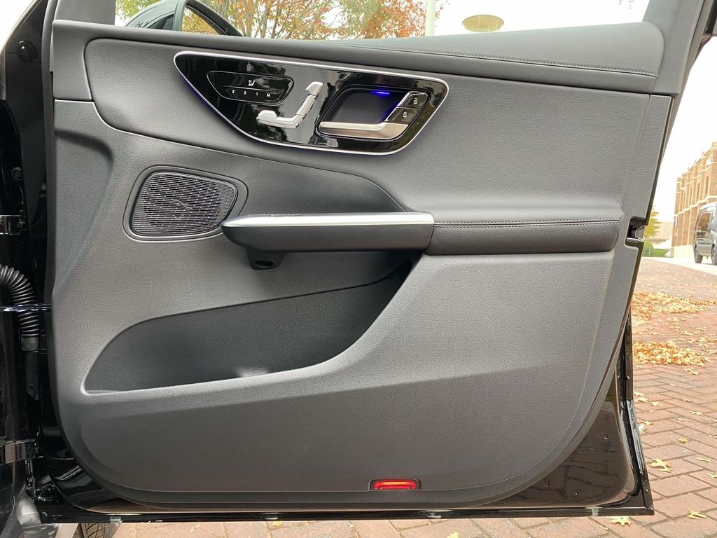 Thumbnail: 2025 Mercedes-Benz GLC - 10