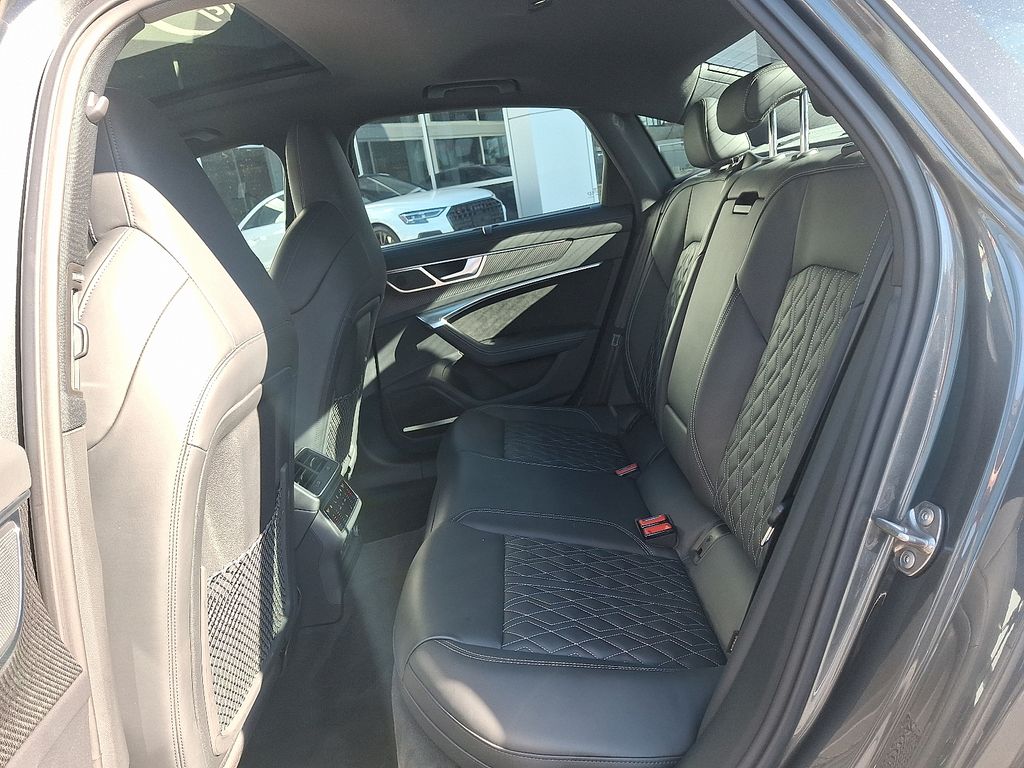 Thumbnail: 2021 Audi S6 - 10