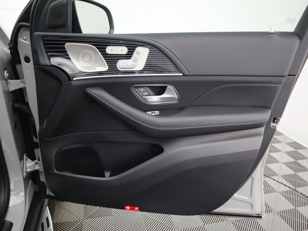 Thumbnail: 2026 Mercedes-Benz GLE - 27