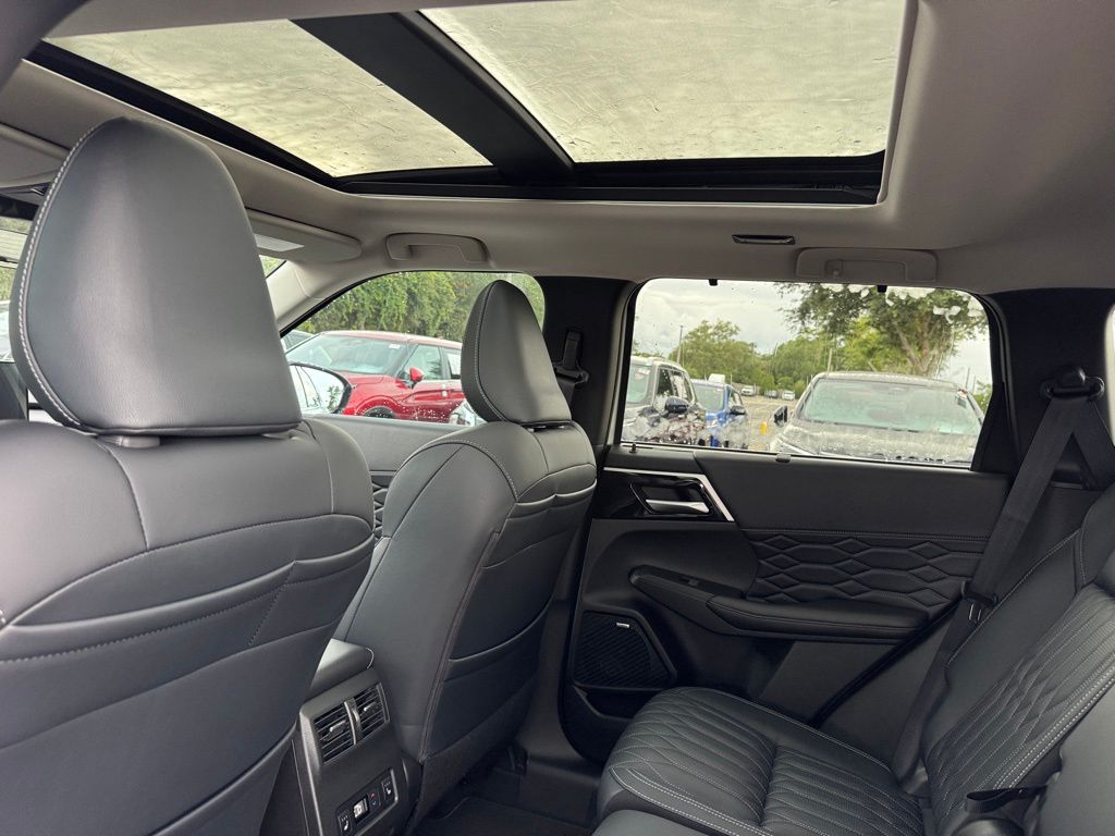2025 Mitsubishi Outlander SEL photo 19