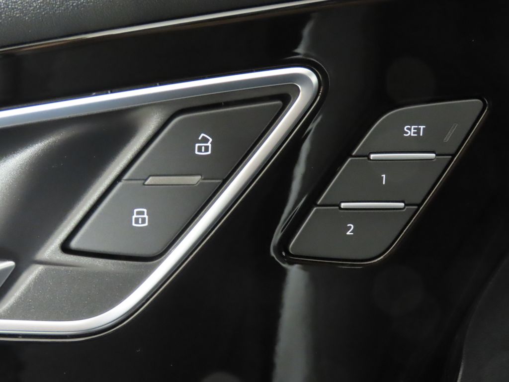 Thumbnail: 2023 Audi Q4 e-tron - 30