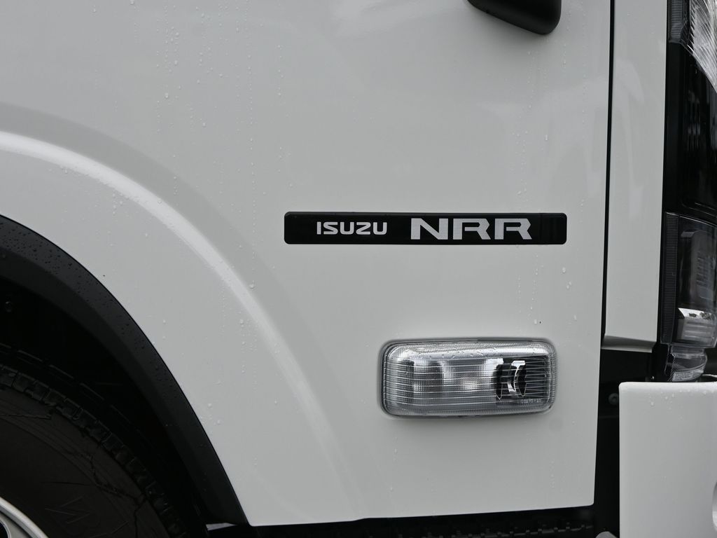 2025 Isuzu NRR 