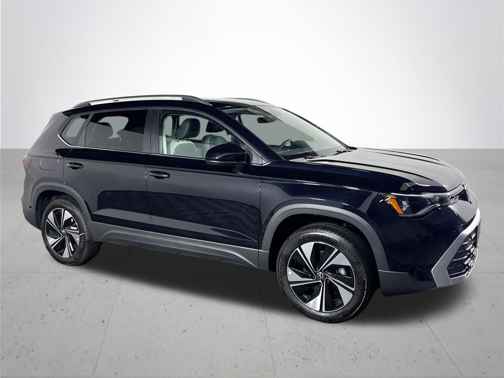 2025 Volkswagen Taos SE photo 3