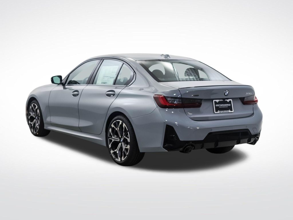 Thumbnail: 2026 BMW 3 Series - 3