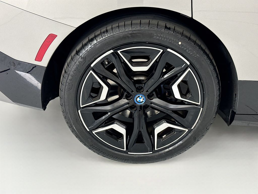 Thumbnail: 2023 BMW iX - 30