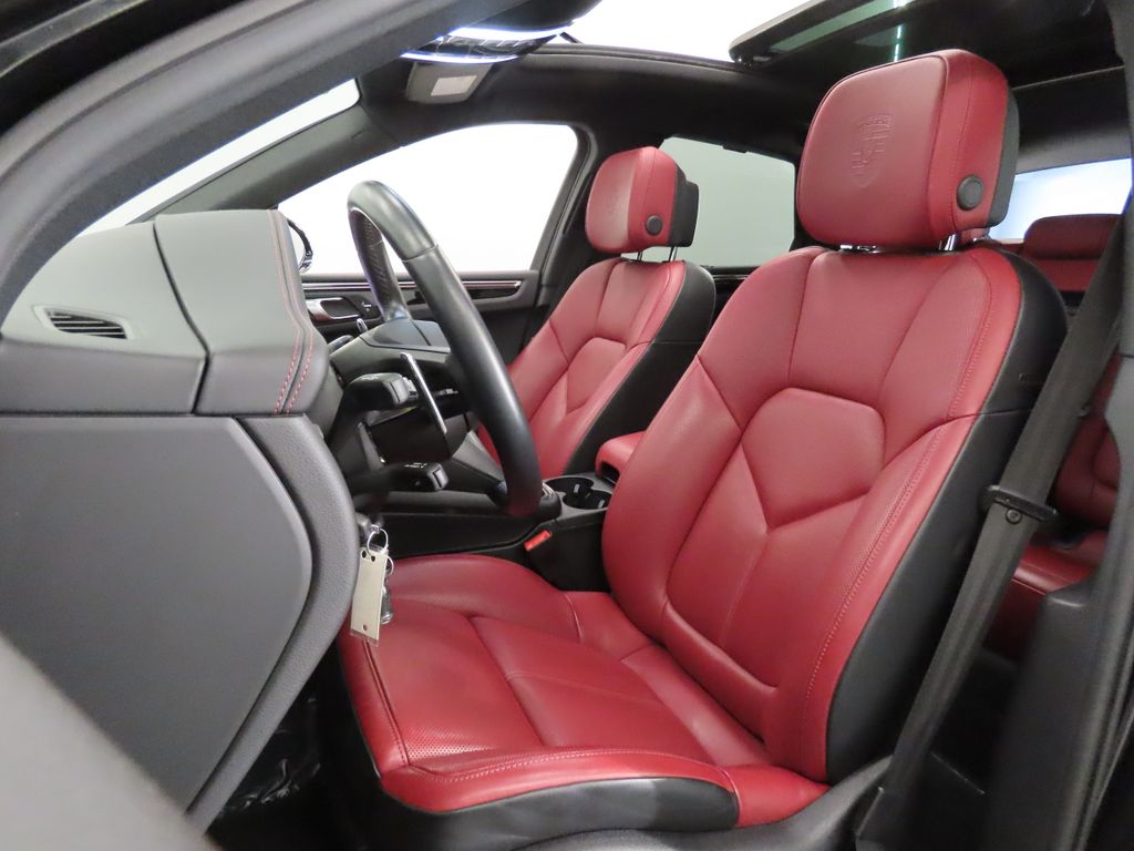 Thumbnail: 2024 Porsche Macan - 5