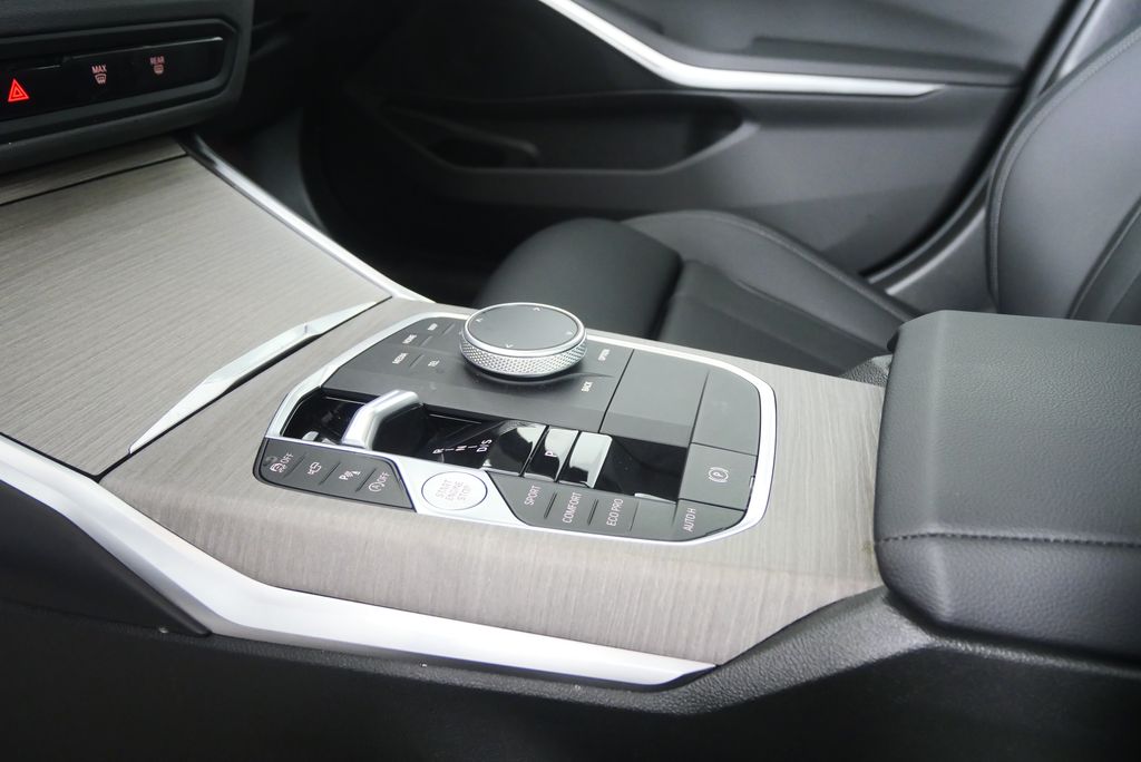 Thumbnail: 2025 BMW 3 Series - 27