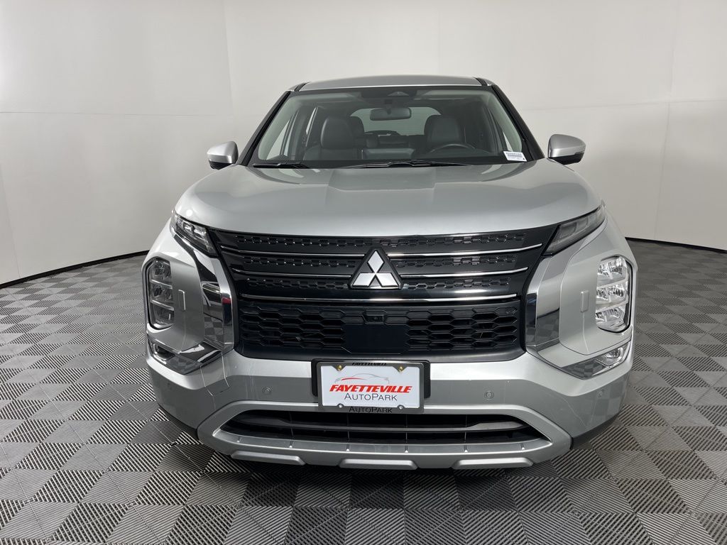 Thumbnail: 2024 Mitsubishi Outlander - 16
