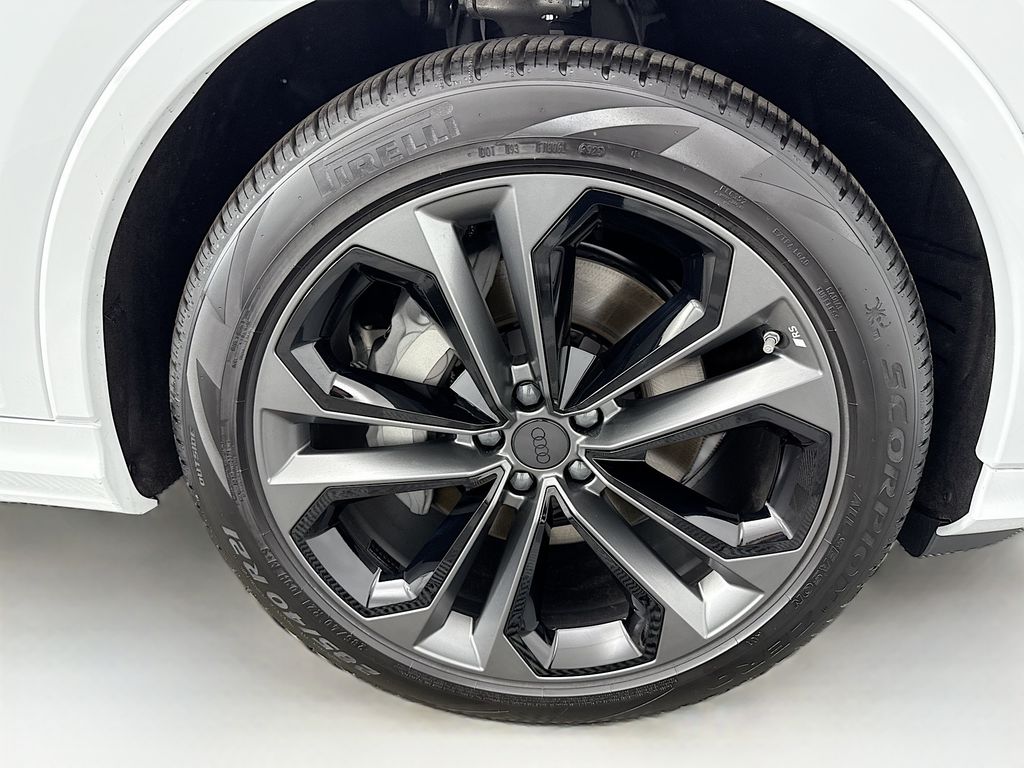 Thumbnail: 2026 Audi Q7 - 32