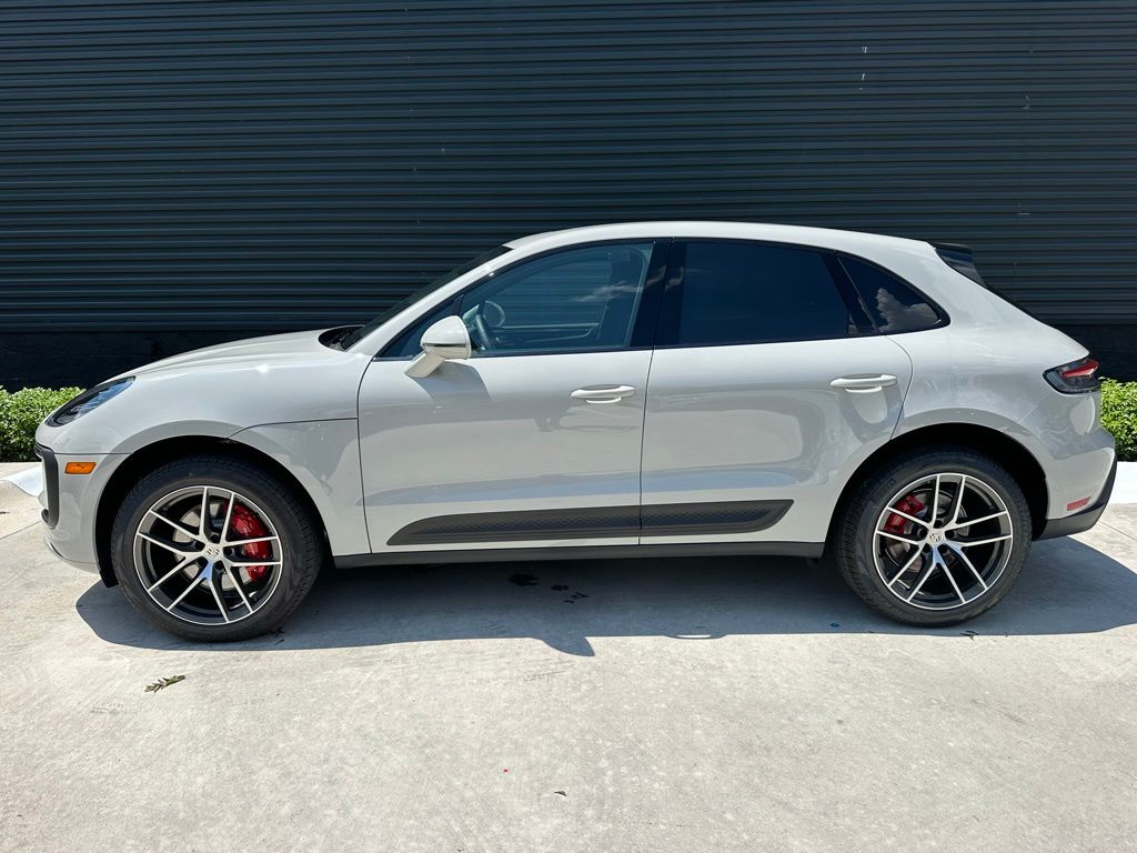 Thumbnail: 2025 Porsche Macan - 2
